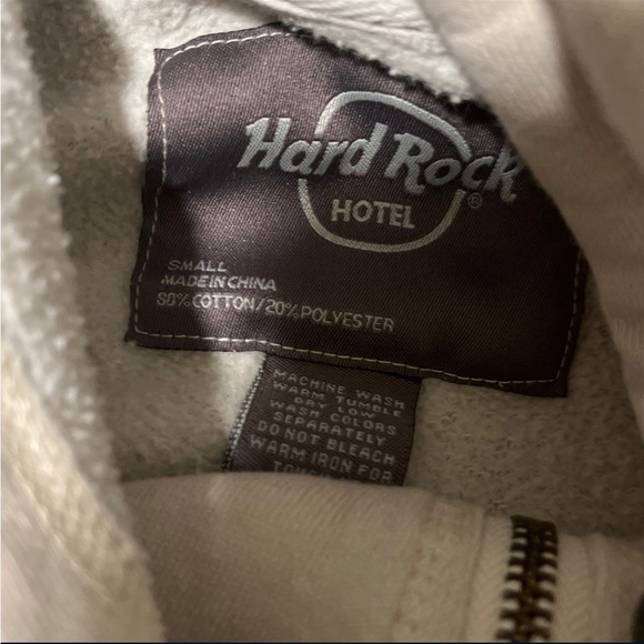 Zip up - Picture 3 of 3